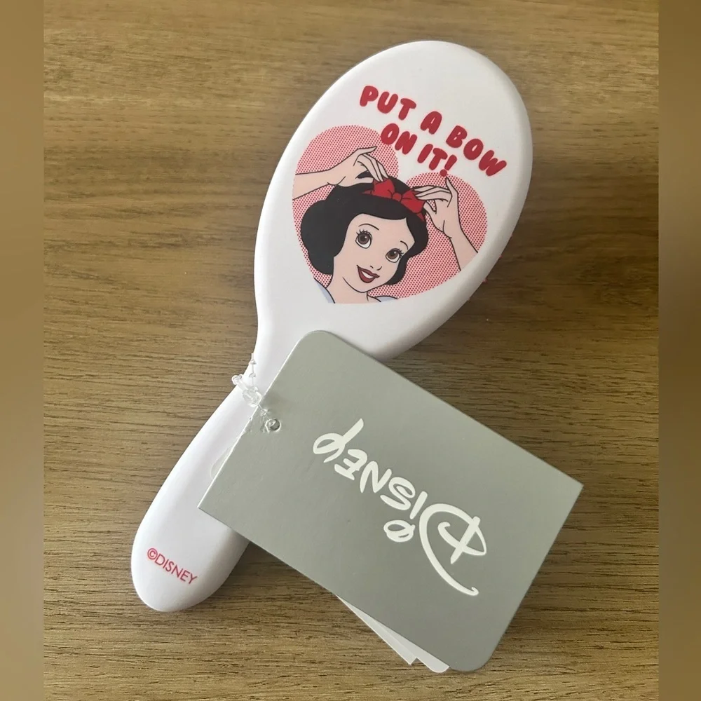 Disney Snow White “Put A Bow On It” Kids Hair Brush NWT